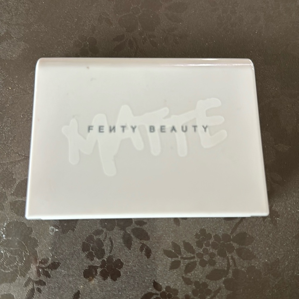 Fenty Beauty Invismatte Blotting Powder